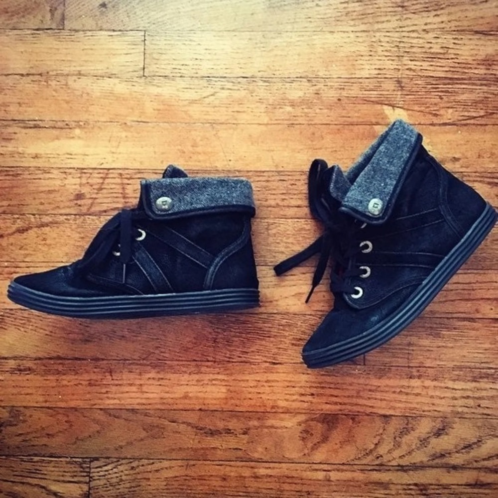 Black boots size 4